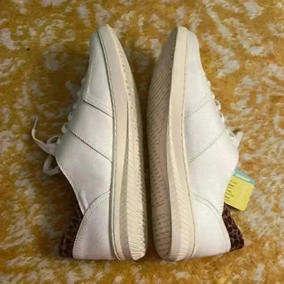 Bear traps canvas anti-microbial sneakers with leopard print detail 8.5 NWOB - Picture 3 of 9